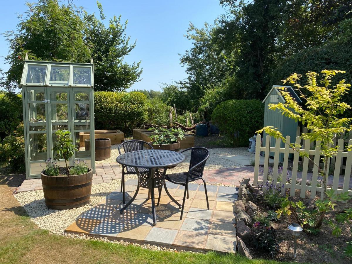 Orchard Side Bed & Breakfast 3*